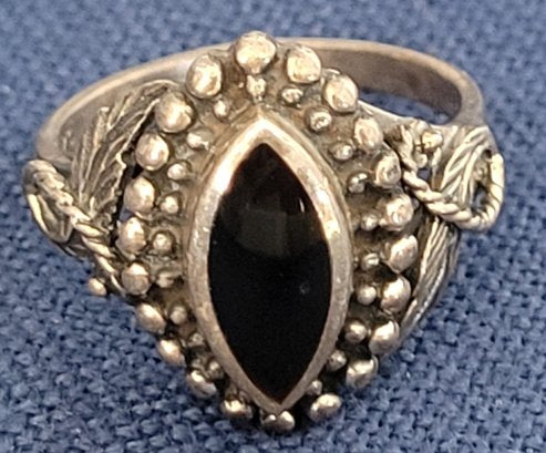 Beautiful Southwestern Vintage Sterling Silver & Onyx Ring