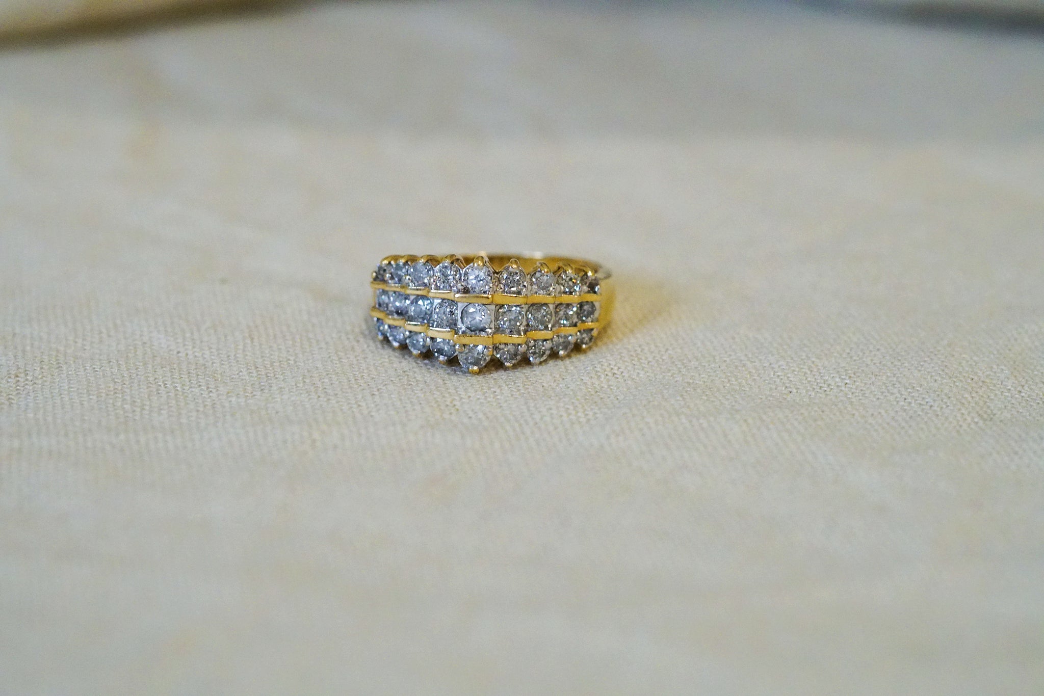 10k GOLD & DIAMOND RING