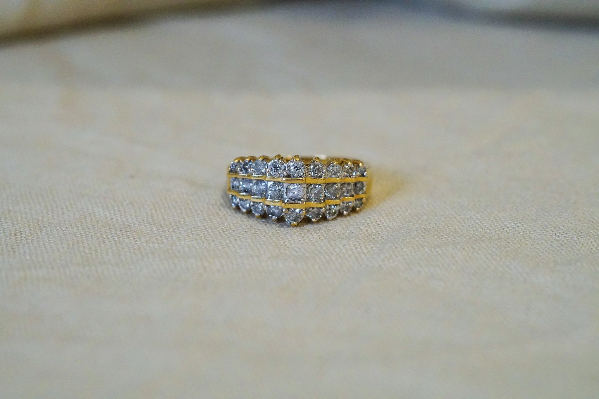 10k GOLD & DIAMOND RING