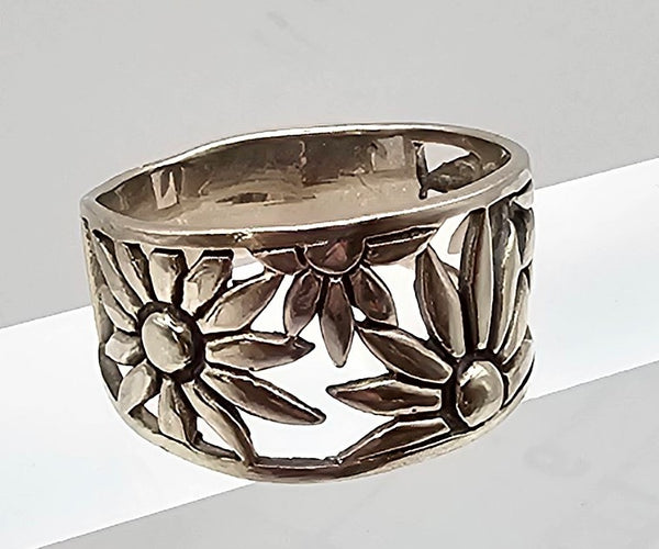 Sterling Silver Daisy Flower Ring Size 9 4.1 G