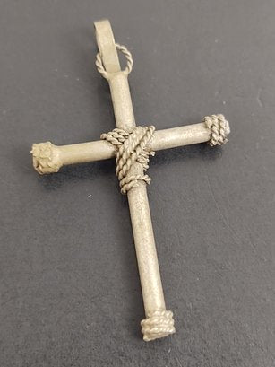 VINTAGE STERLING SILVER CROSS PENDANT