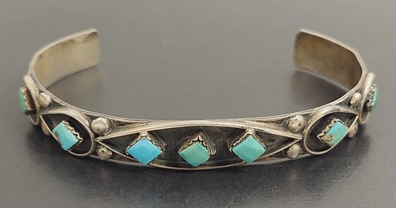 VINTAGE ZUNI NATIVE AMERICAN L. ESALALIO STERLING SILVER TURQUOISE CUFF BRACELET